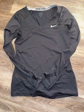 Nike Pro Dri-Fit Women's Black Long Sleeve Thumb Holes V Neck Shirt Size Medium